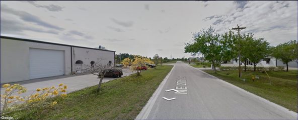 Calusa Industrial Building: 877 NE 27th Ln, Cape Coral, FL 33909